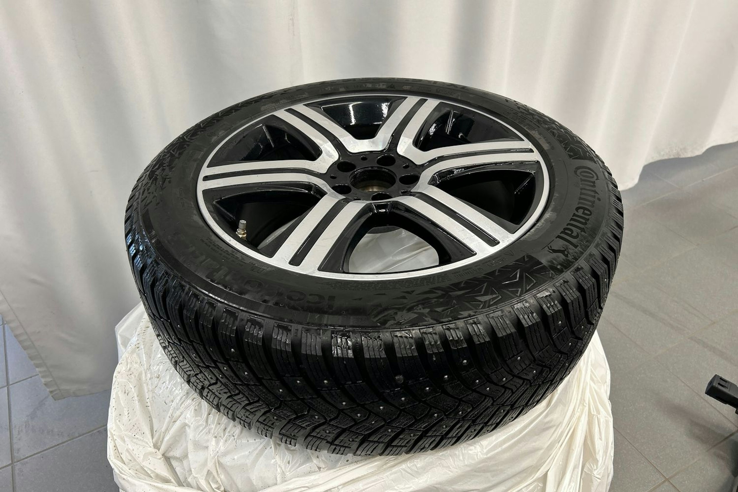 harmaa Mercedes-Benz GLC 2020 kuva 16.