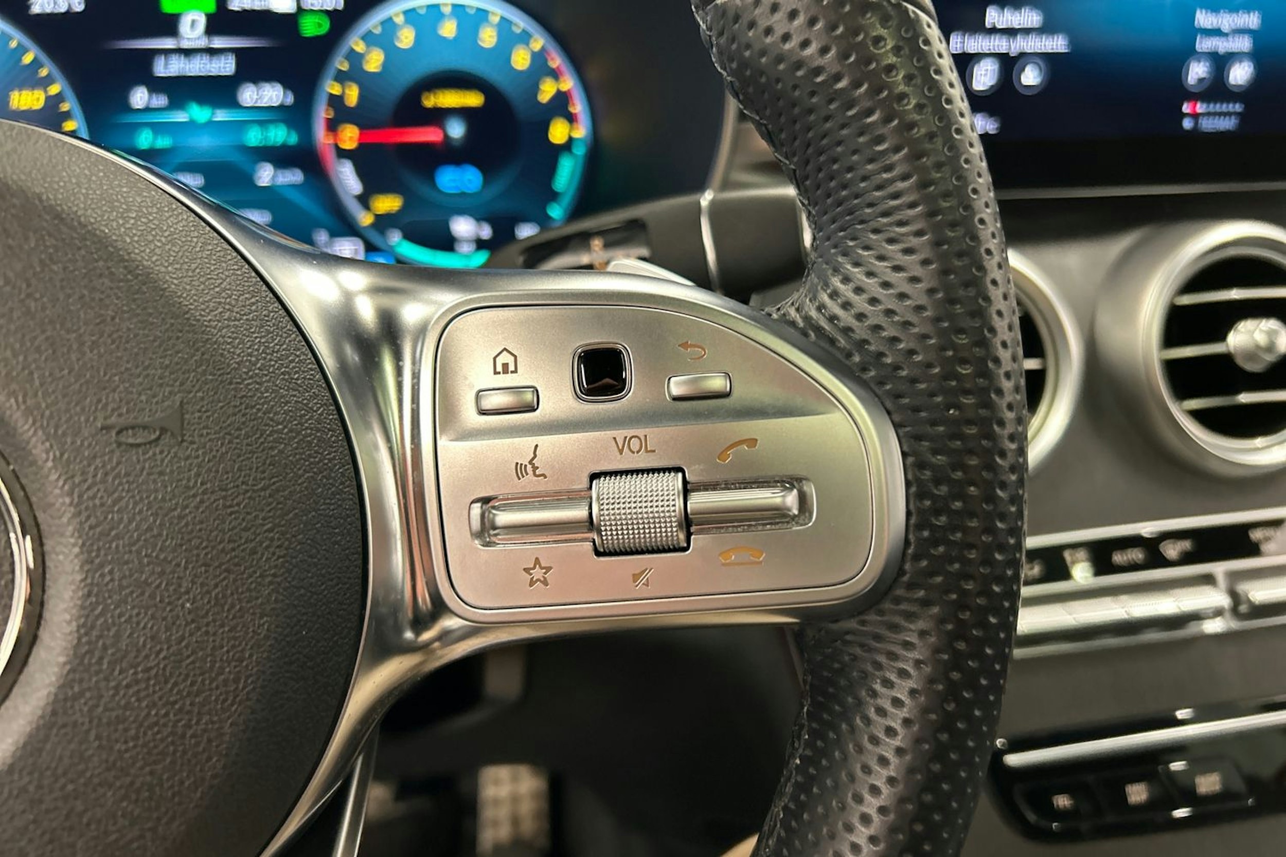 harmaa Mercedes-Benz GLC 2020 kuva 23.