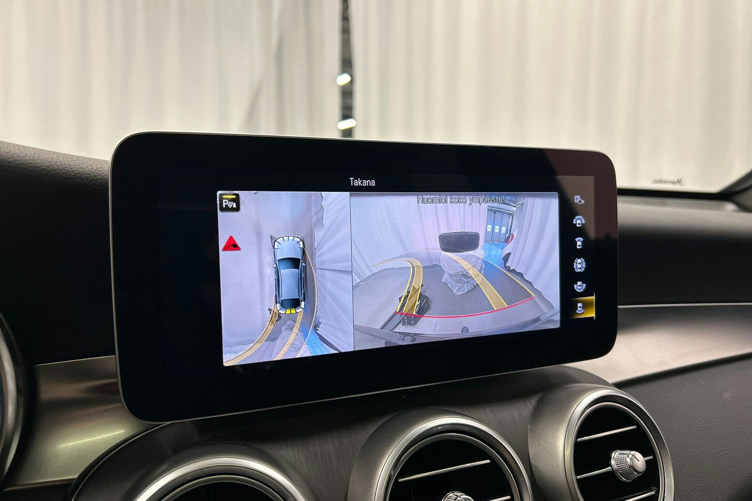 harmaa Mercedes-Benz GLC 2020 kuva 24.