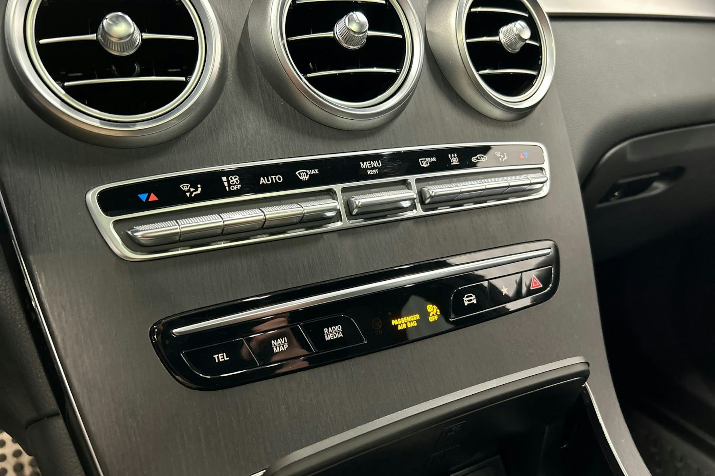 harmaa Mercedes-Benz GLC 2020 kuva 26.