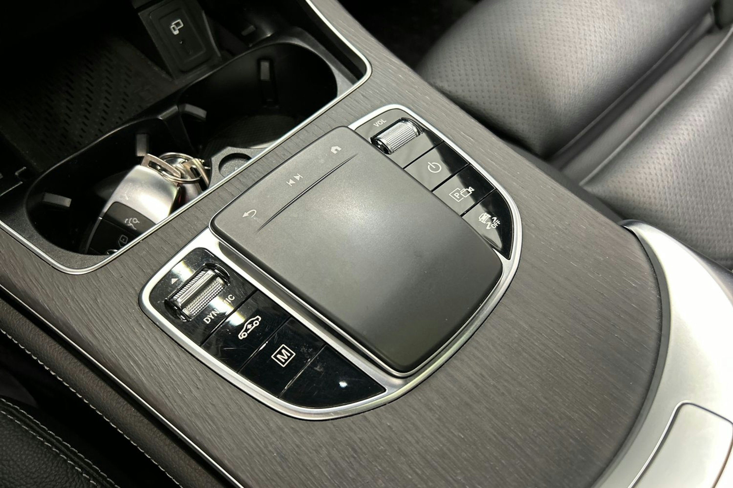 harmaa Mercedes-Benz GLC 2020 kuva 27.