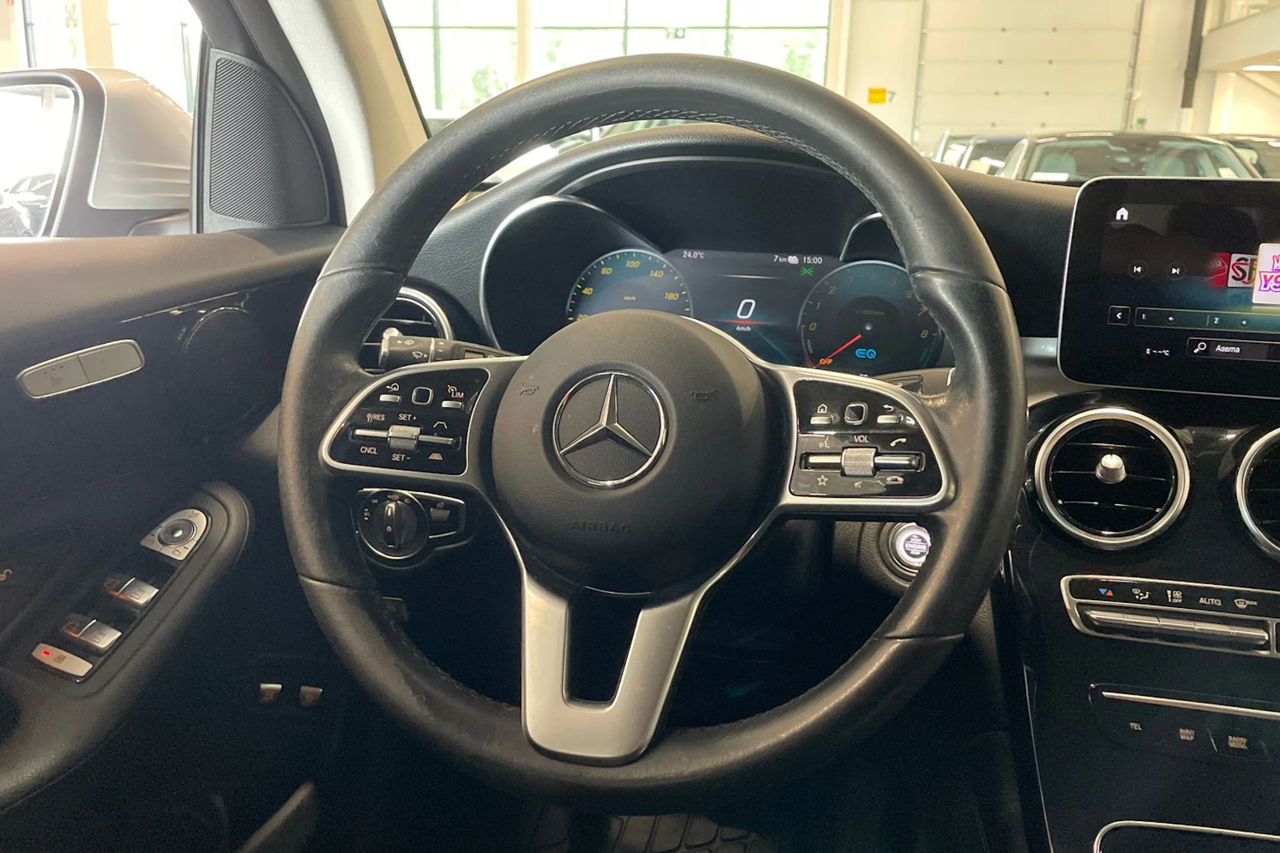 harmaa Mercedes-Benz GLC 2020 kuva 11.