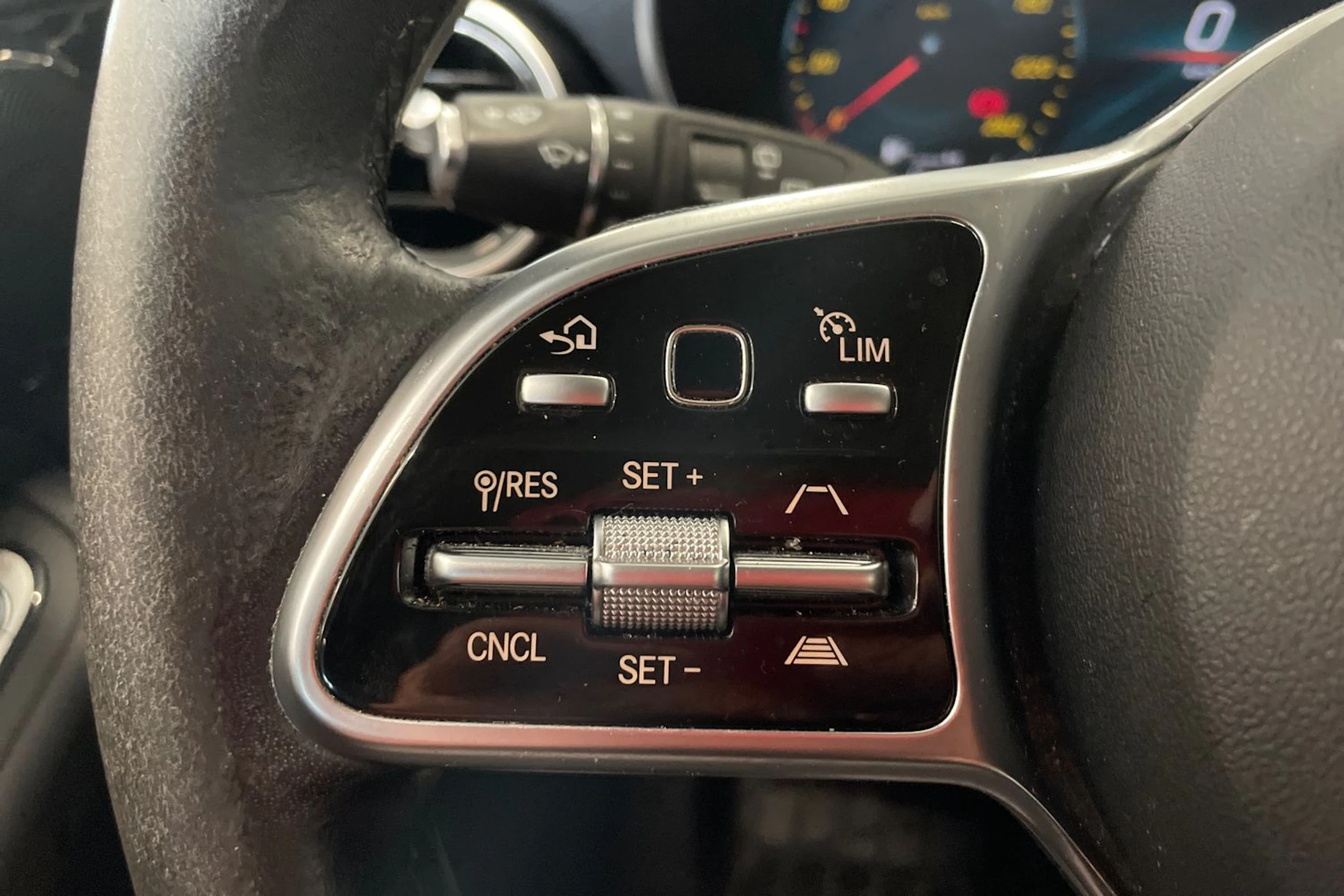 harmaa Mercedes-Benz GLC 2020 kuva 14.