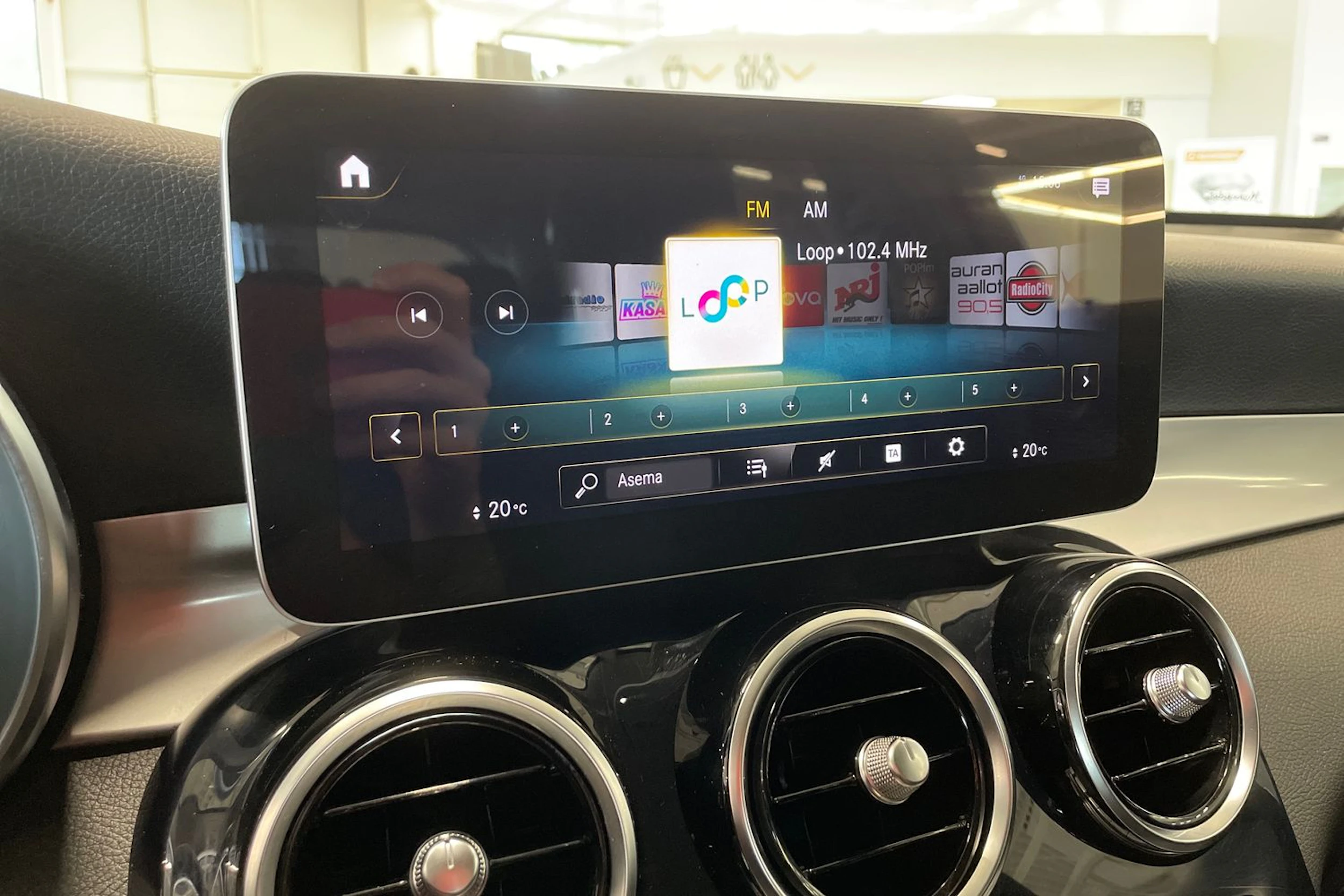 harmaa Mercedes-Benz GLC 2020 kuva 19.
