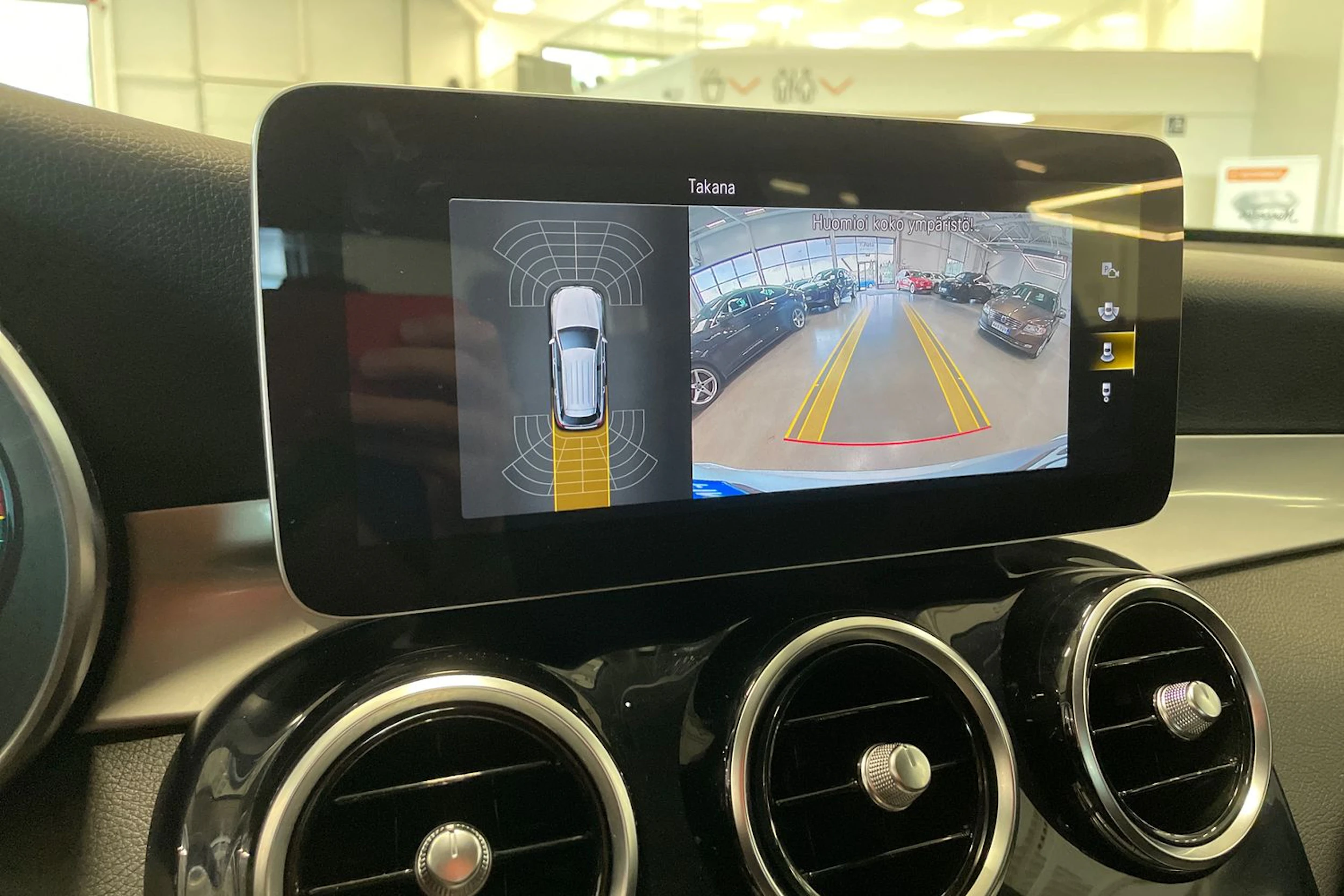 harmaa Mercedes-Benz GLC 2020 kuva 23.