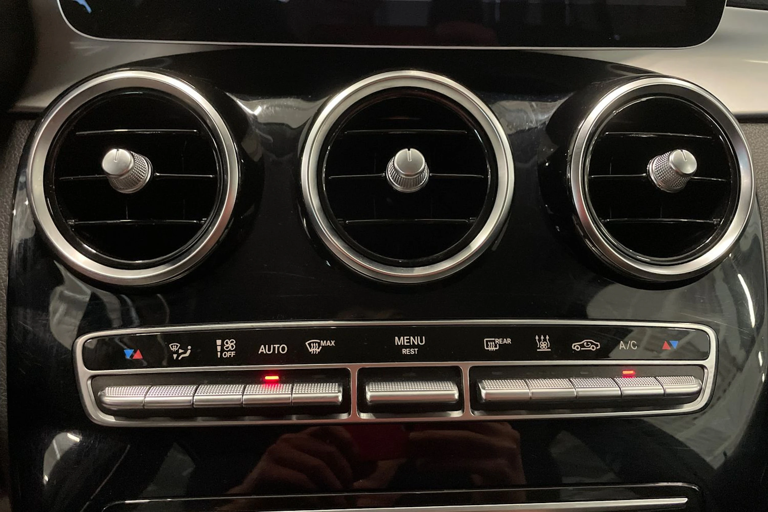 harmaa Mercedes-Benz GLC 2020 kuva 24.