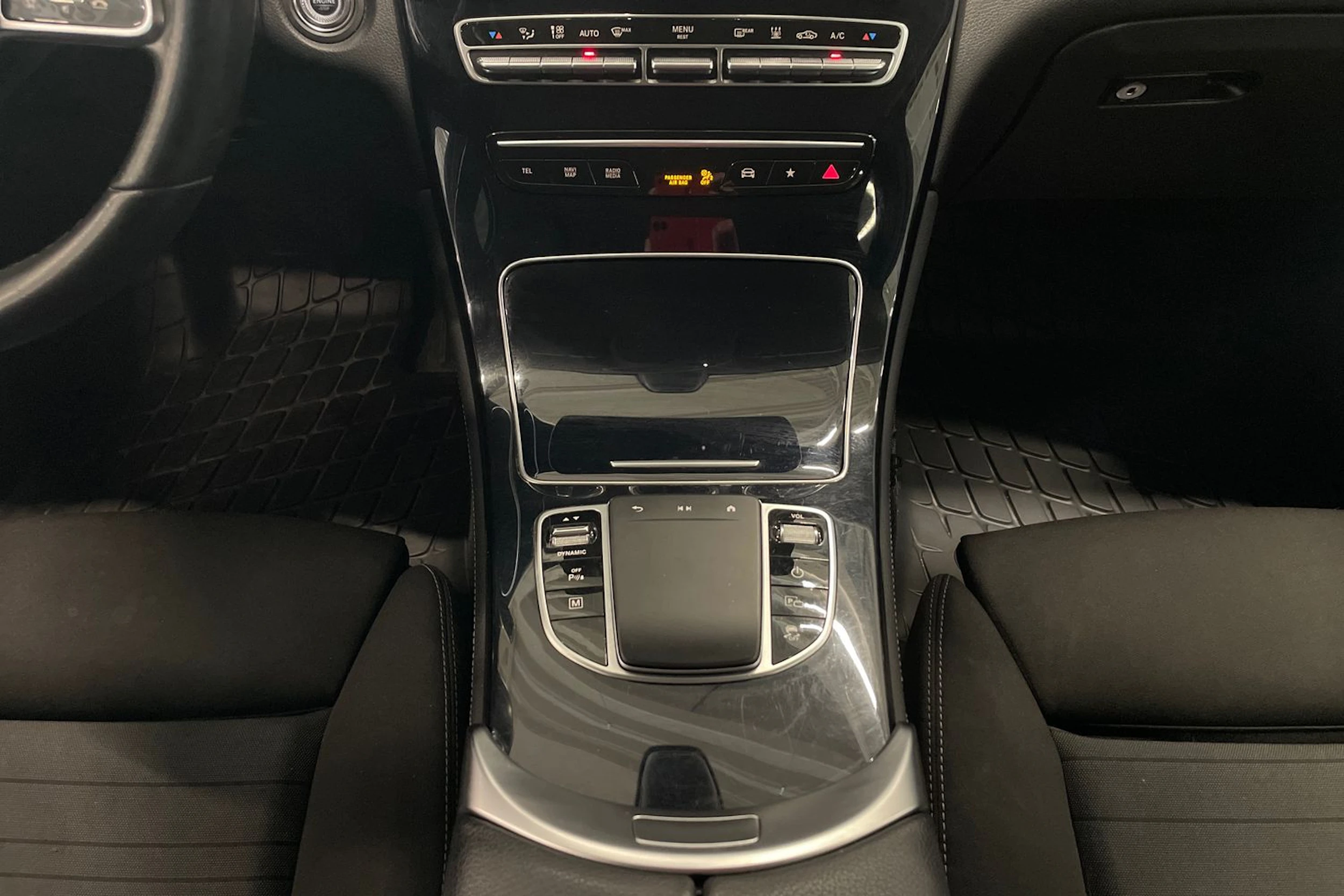 harmaa Mercedes-Benz GLC 2020 kuva 25.