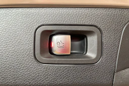 harmaa Mercedes-Benz GLC 2020 kuva 28.