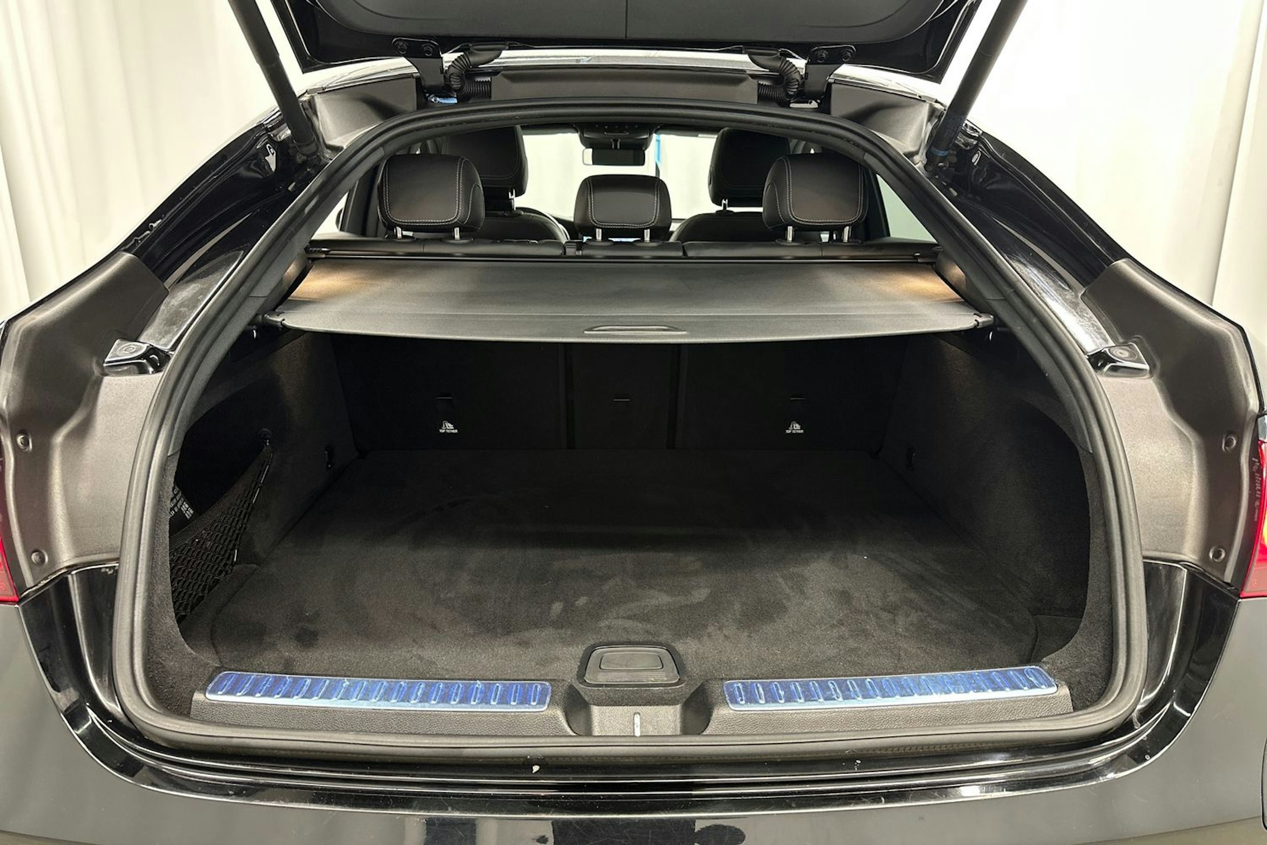 Musta Mercedes-Benz GLC 2020 kuva 14.