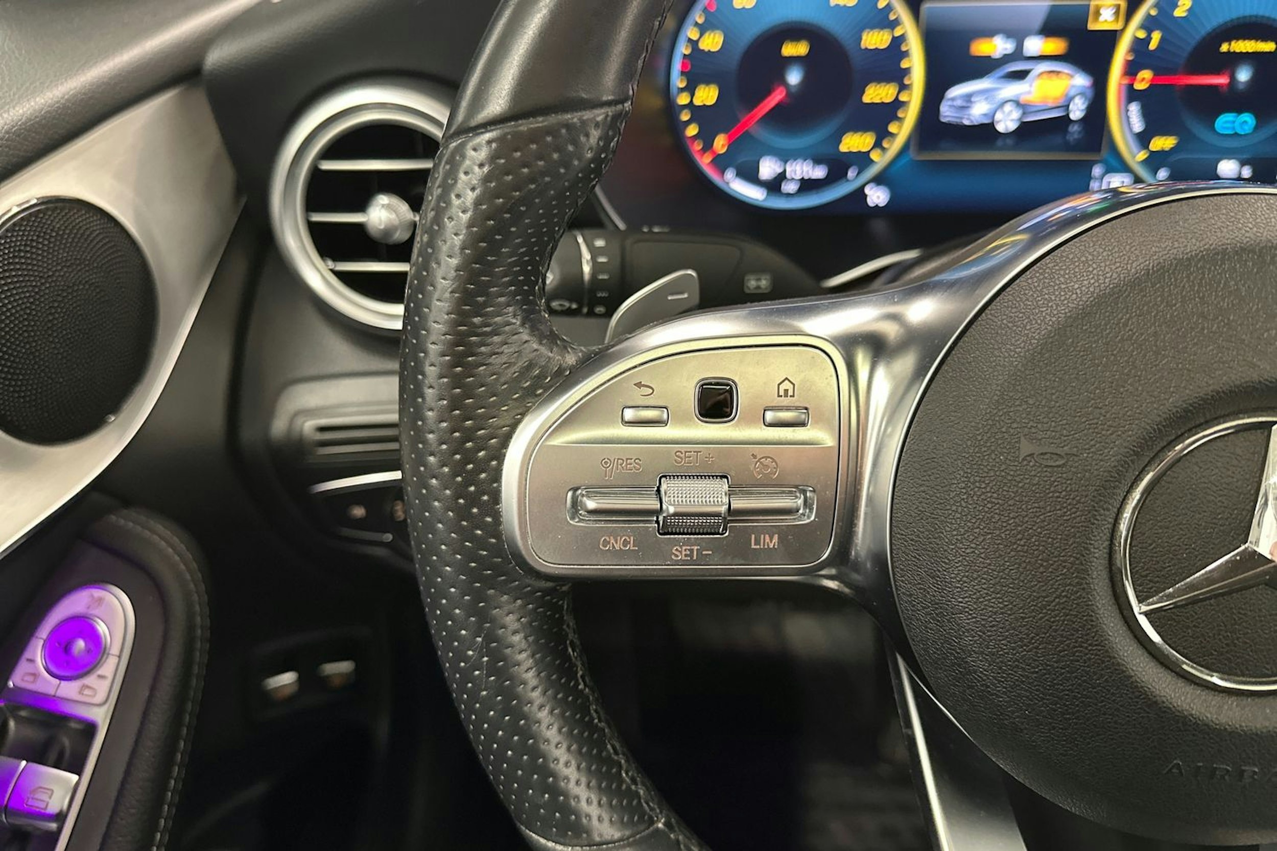 Musta Mercedes-Benz GLC 2020 kuva 16.