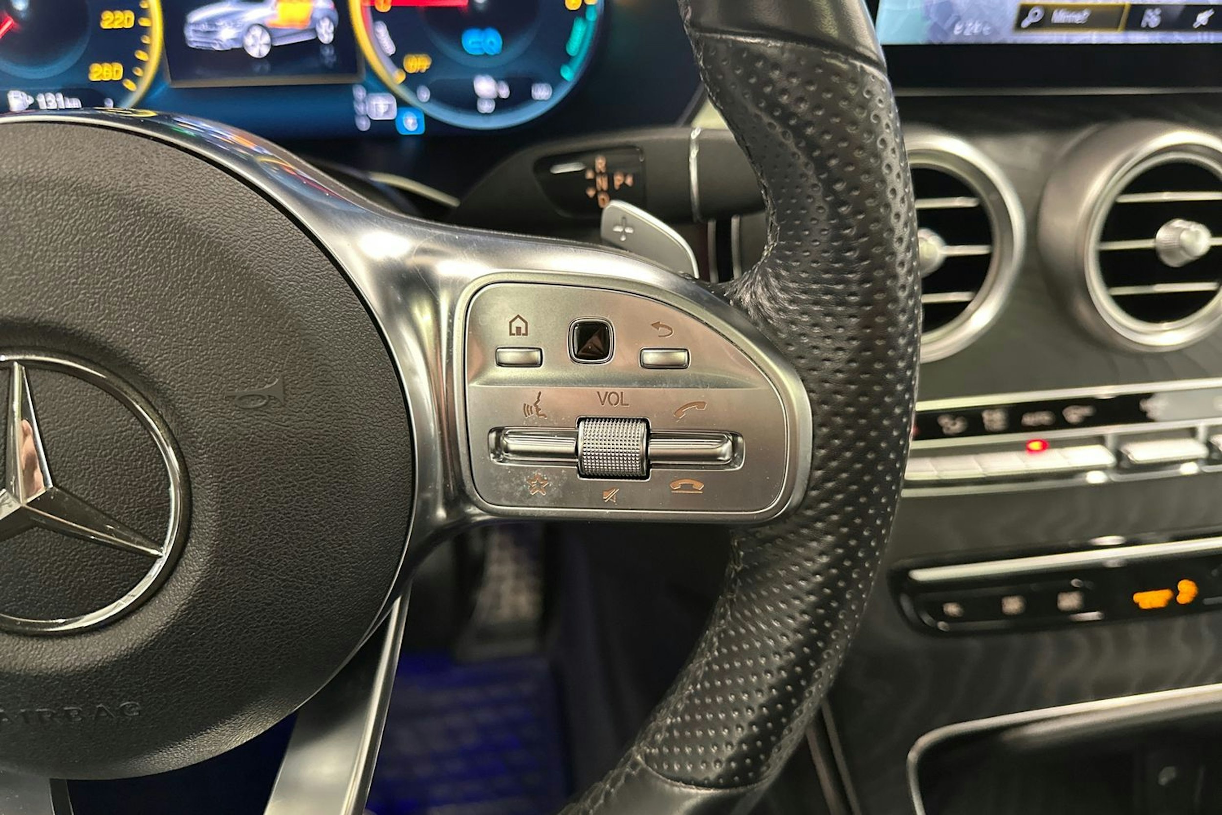 Musta Mercedes-Benz GLC 2020 kuva 17.