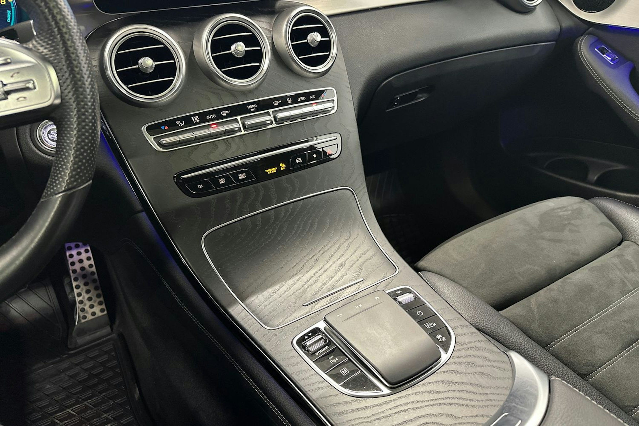 Musta Mercedes-Benz GLC 2020 kuva 20.