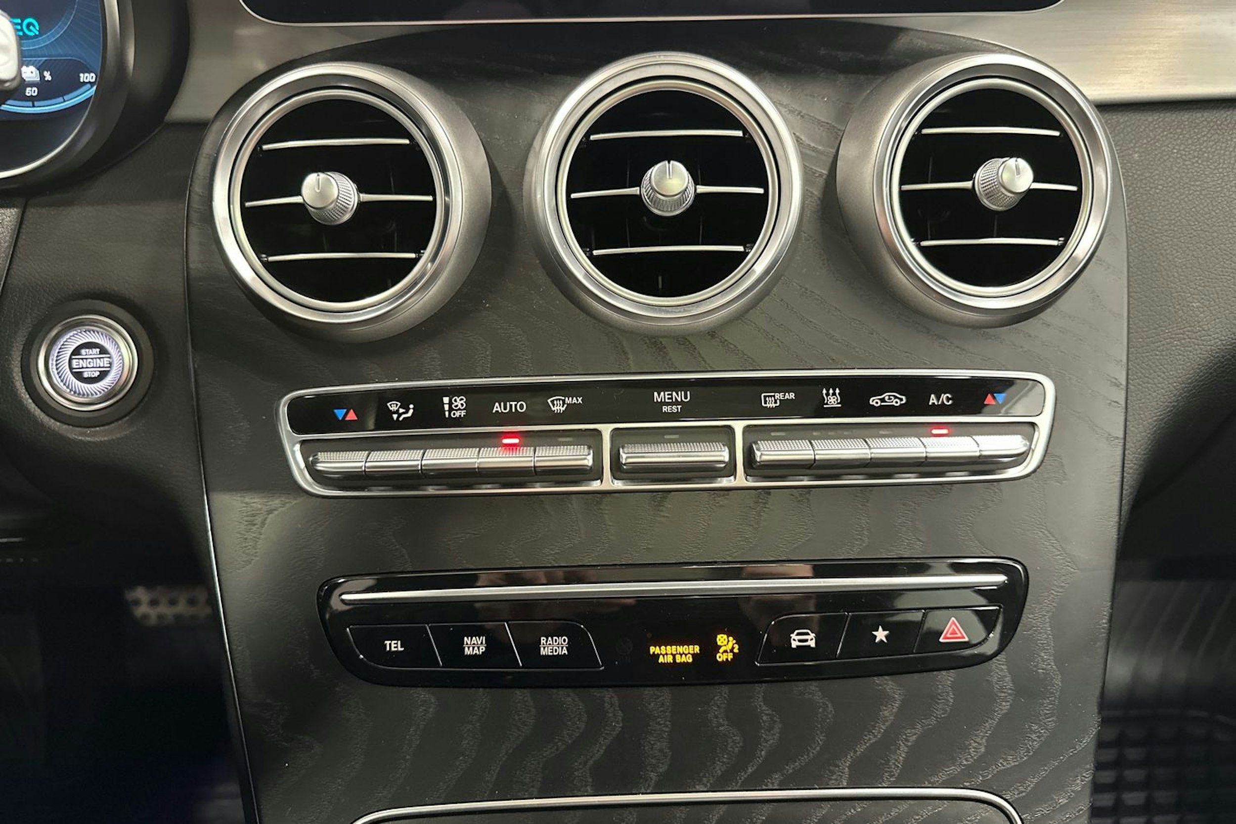 Musta Mercedes-Benz GLC 2020 kuva 21.