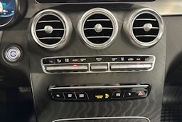 Musta Mercedes-Benz GLC 2020 kuva 21.