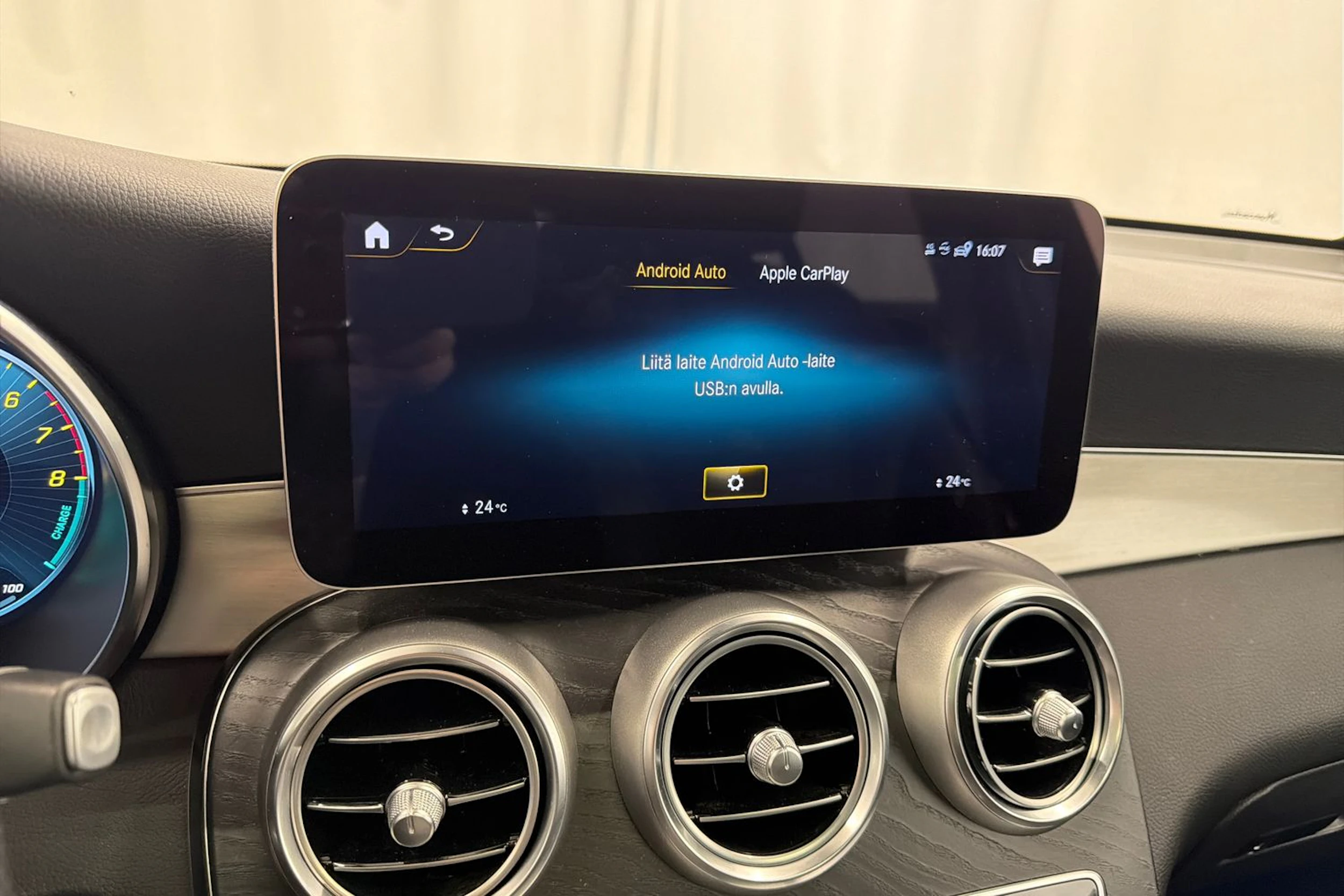 Musta Mercedes-Benz GLC 2020 kuva 32.
