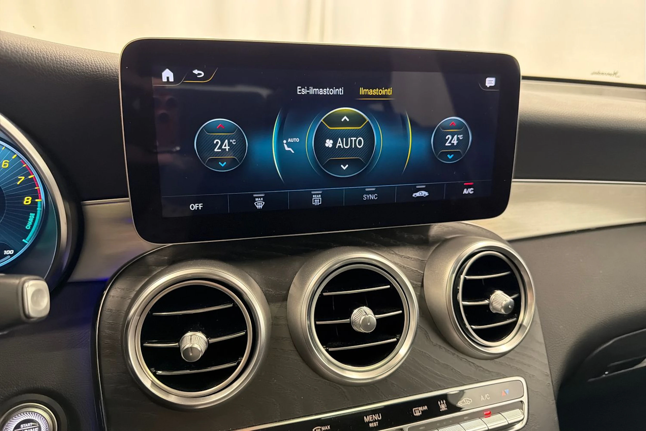 Musta Mercedes-Benz GLC 2020 kuva 33.
