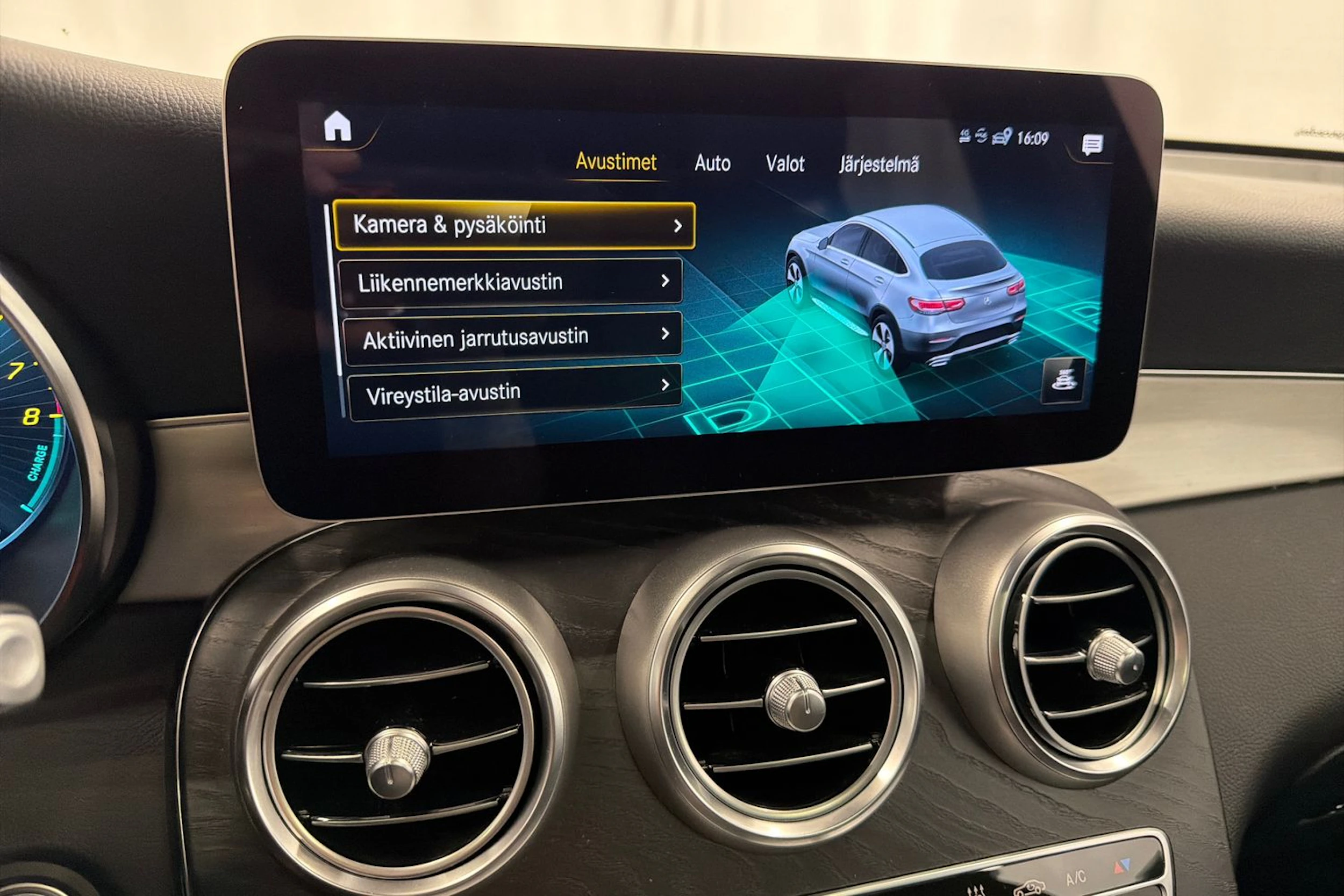 Musta Mercedes-Benz GLC 2020 kuva 35.