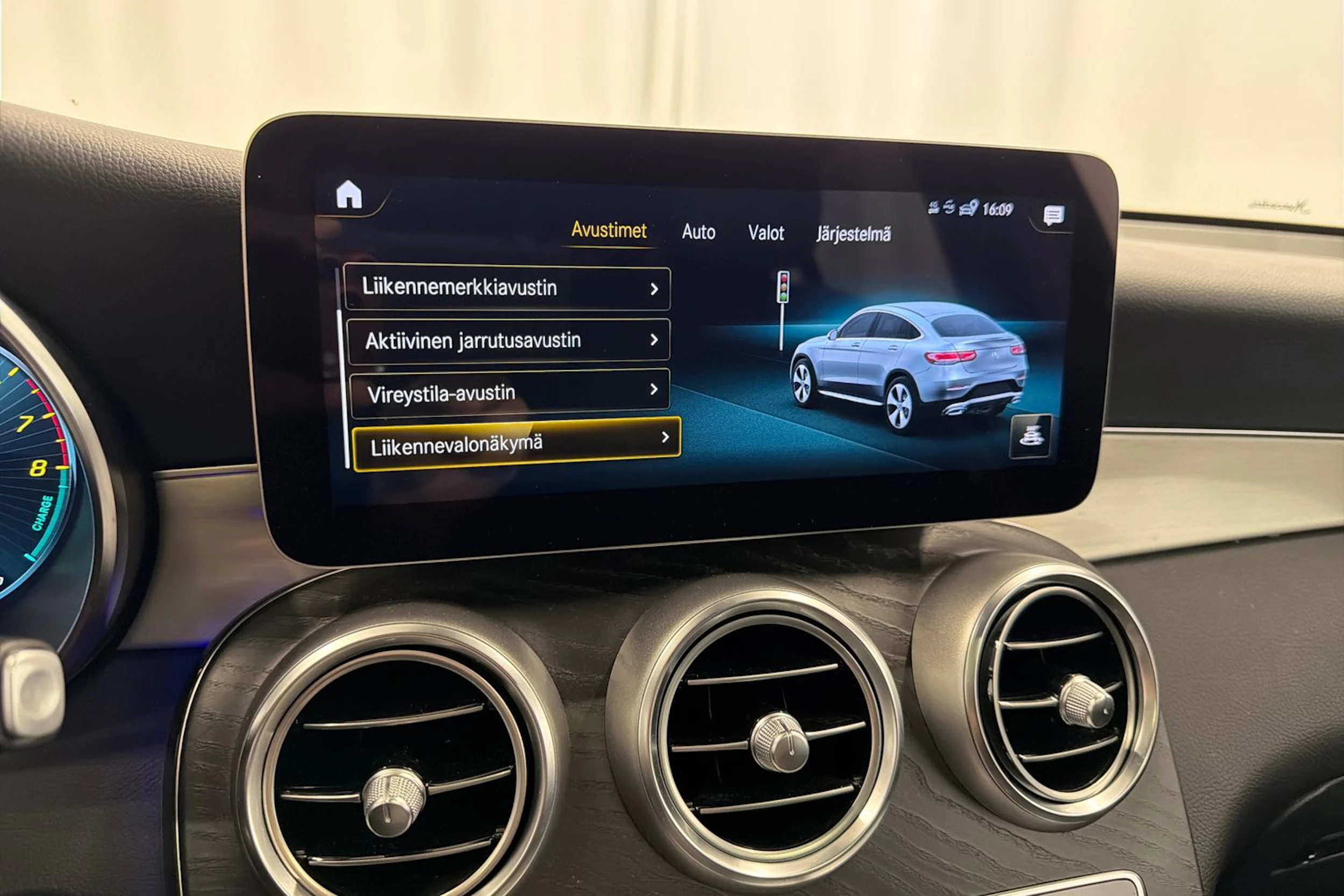 Musta Mercedes-Benz GLC 2020 kuva 36.