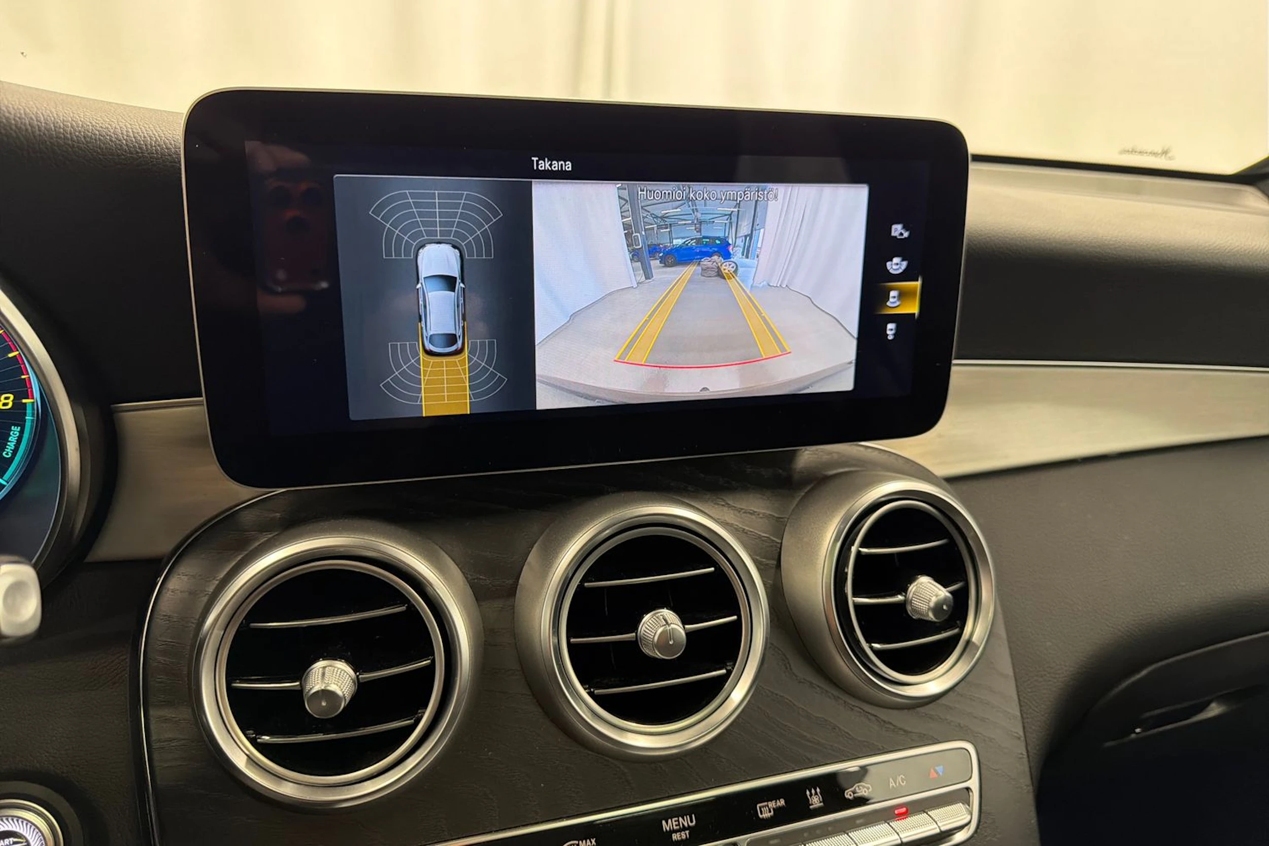 Musta Mercedes-Benz GLC 2020 kuva 37.