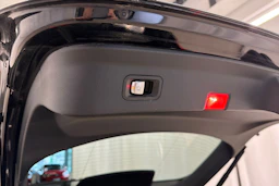 Musta Mercedes-Benz GLC 2020 kuva 44.