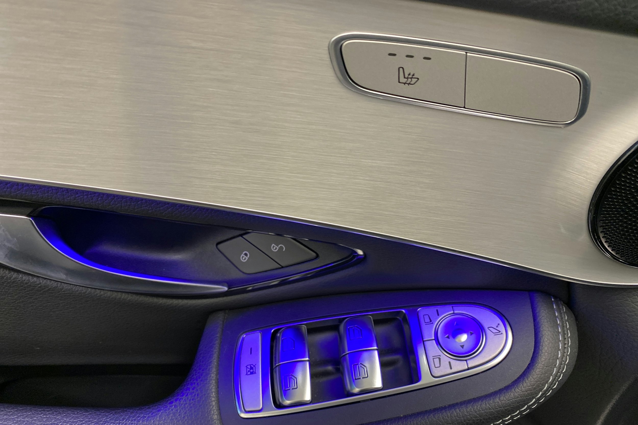 Sininen Mercedes-Benz GLC 2020 kuva 19.