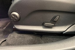 Sininen Mercedes-Benz GLC 2020 kuva 21.