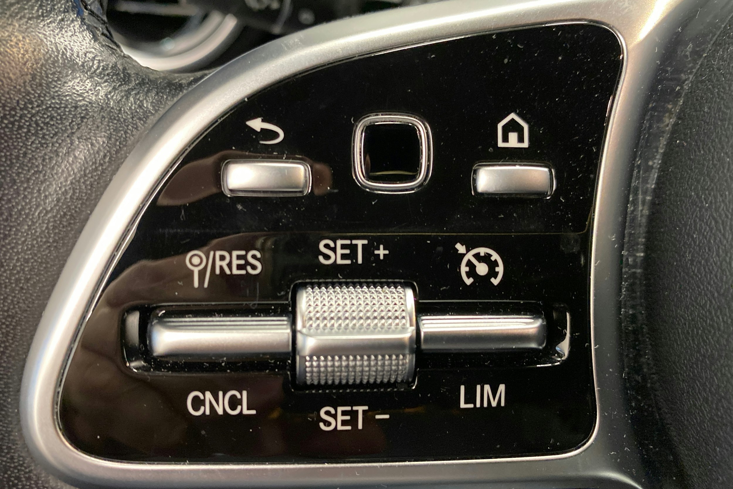 Sininen Mercedes-Benz GLC 2020 kuva 22.