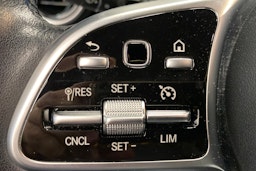 Sininen Mercedes-Benz GLC 2020 kuva 22.