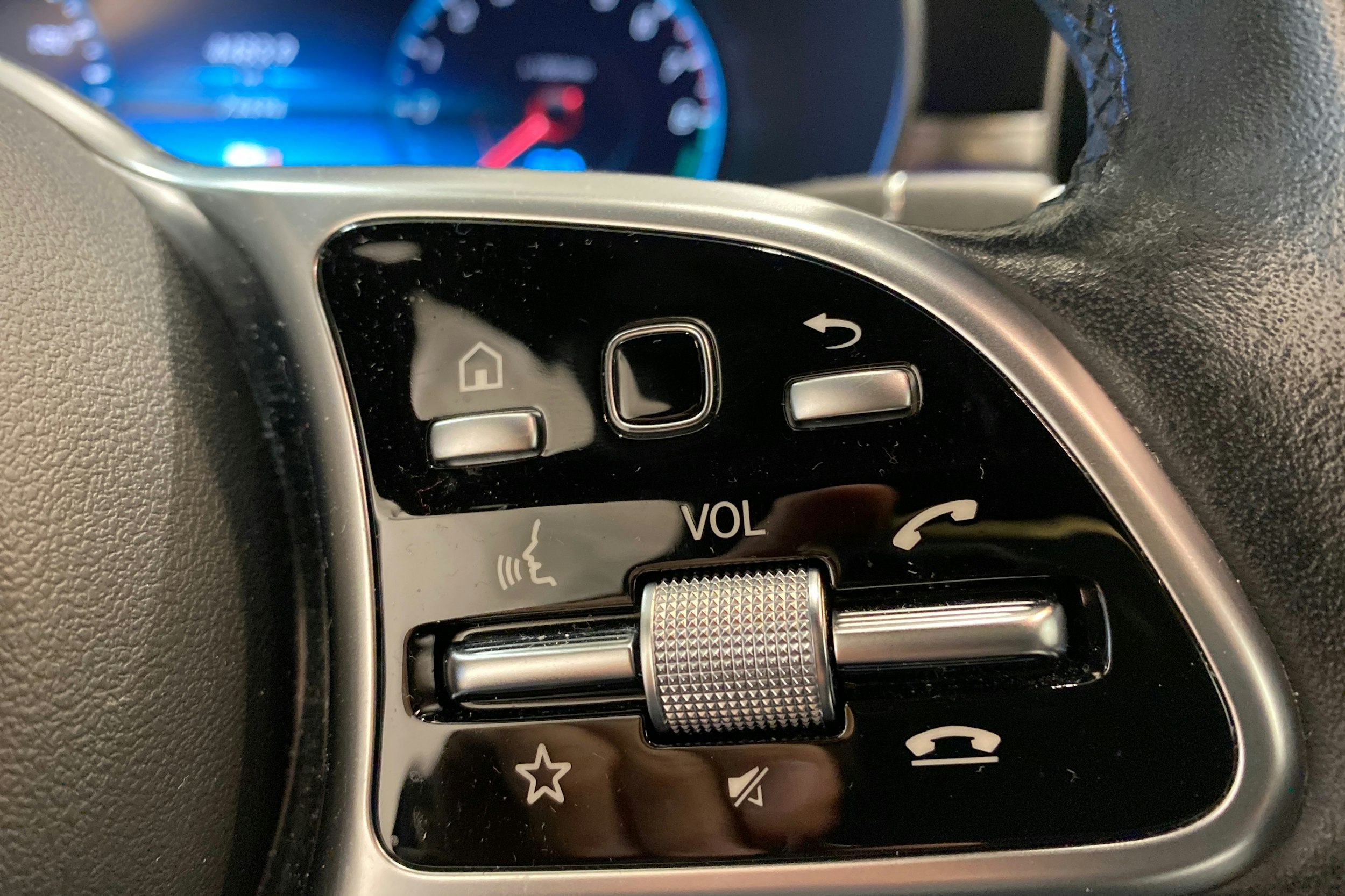 Sininen Mercedes-Benz GLC 2020 kuva 23.