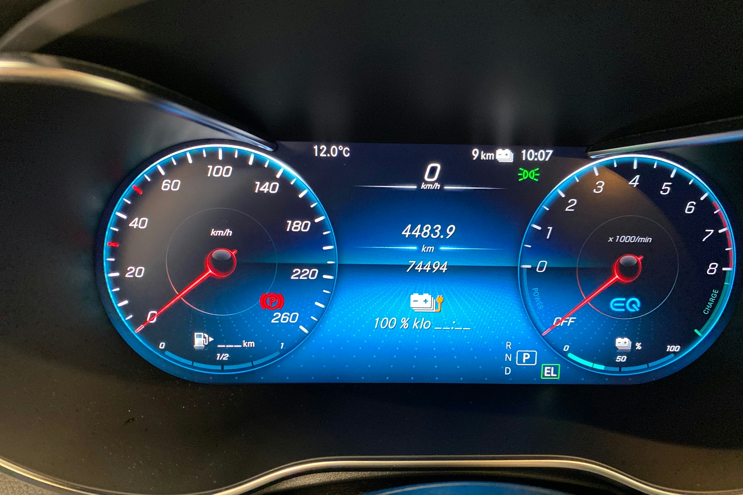 Sininen Mercedes-Benz GLC 2020 kuva 24.