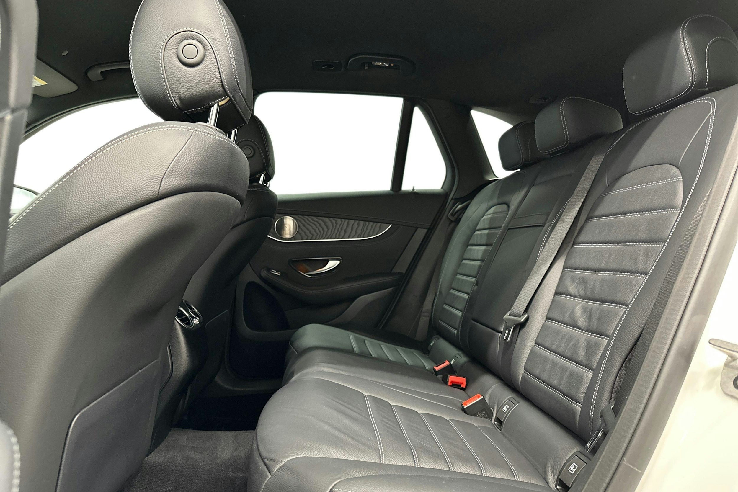 valkoinen Mercedes-Benz GLC 2021 kuva 10.