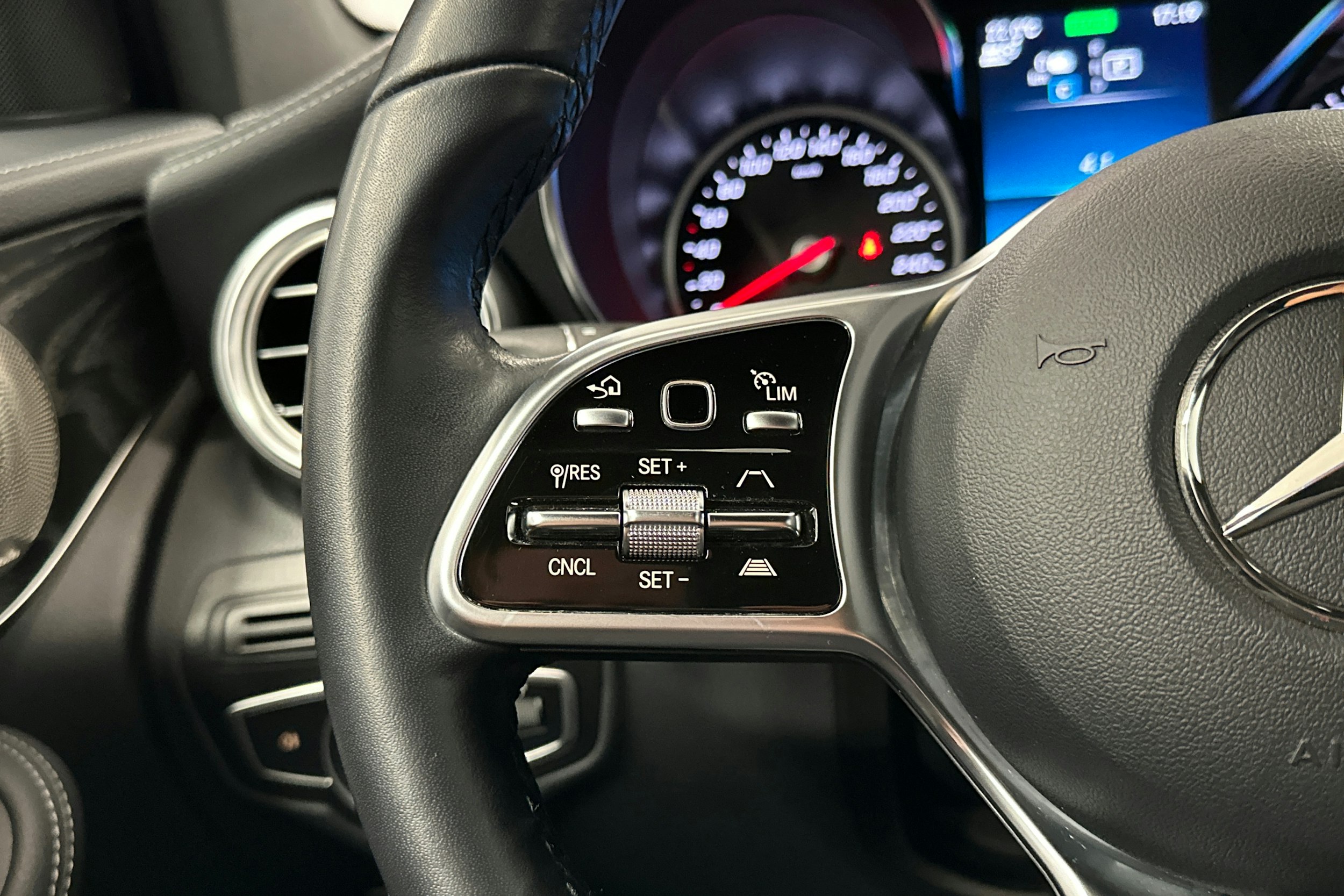 valkoinen Mercedes-Benz GLC 2021 kuva 14.