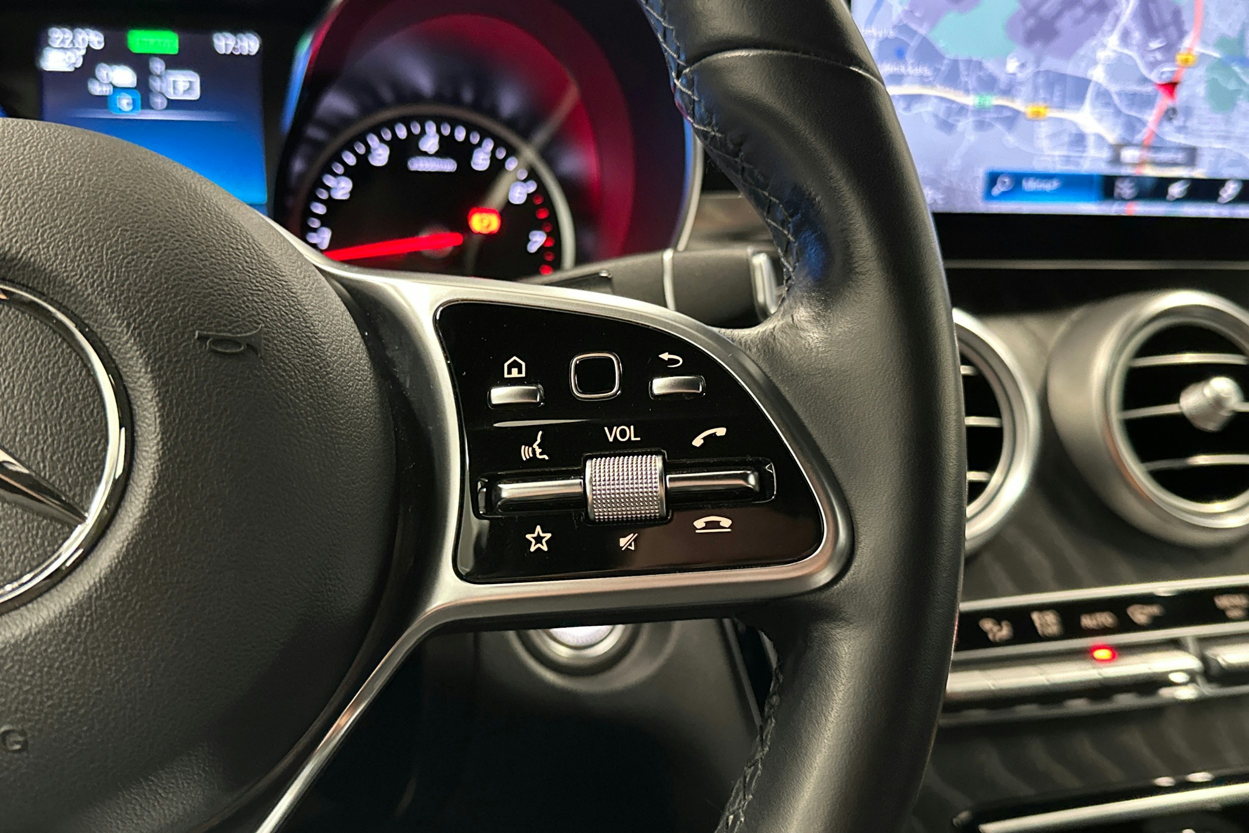 valkoinen Mercedes-Benz GLC 2021 kuva 15.