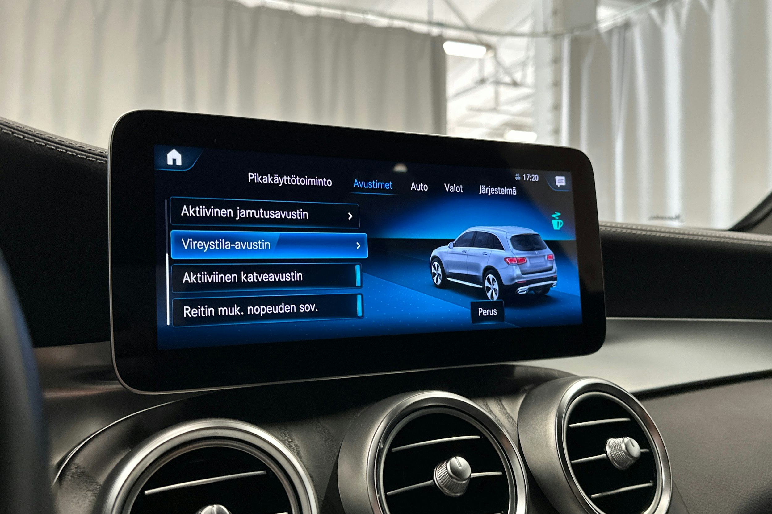valkoinen Mercedes-Benz GLC 2021 kuva 20.