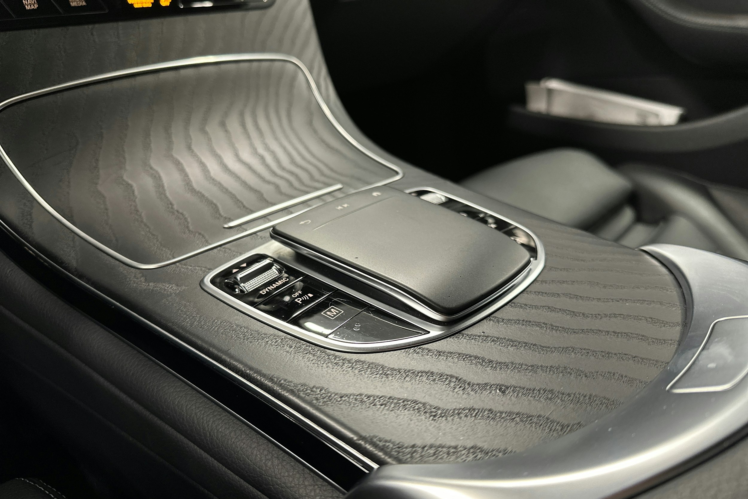 valkoinen Mercedes-Benz GLC 2021 kuva 22.