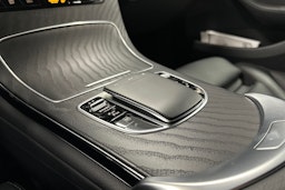 valkoinen Mercedes-Benz GLC 2021 kuva 22.