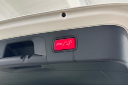 valkoinen Mercedes-Benz GLC 2021 kuva 28.