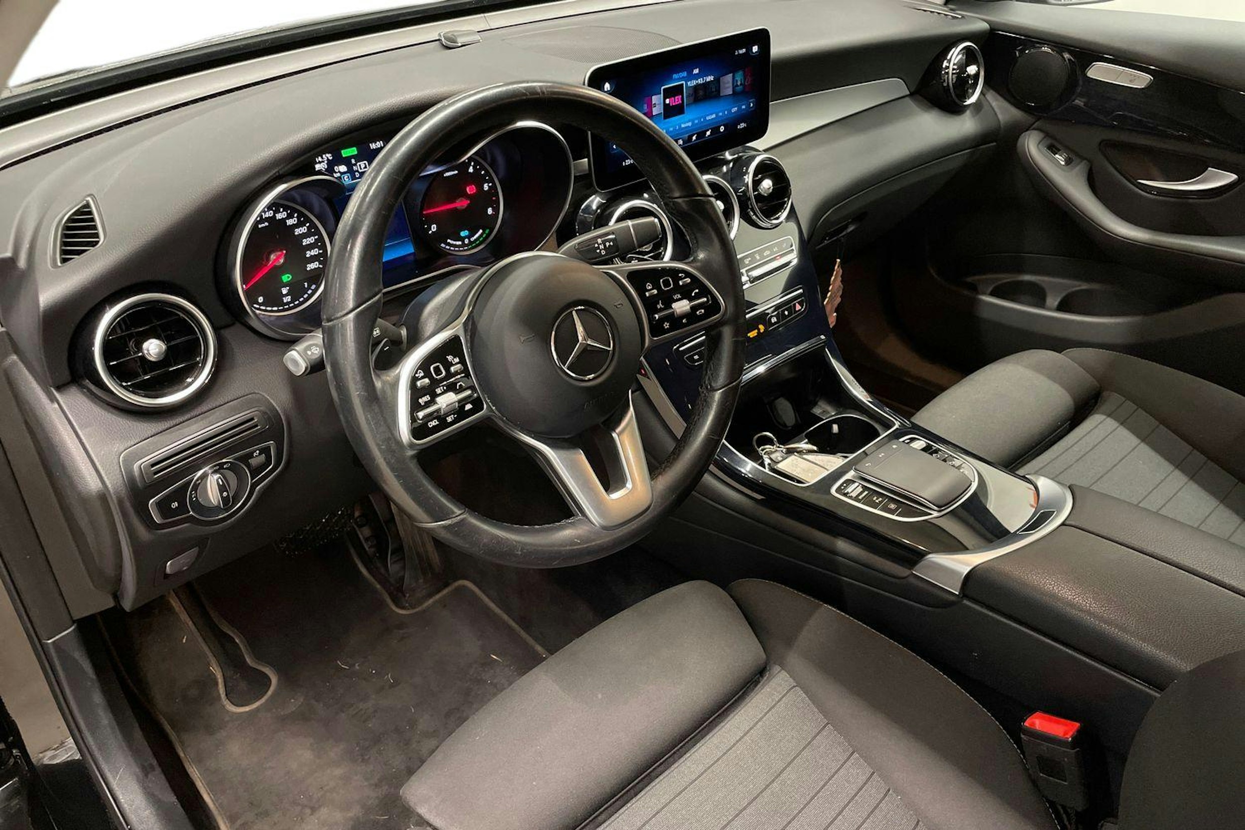 Musta Mercedes-Benz GLC 2021 kuva 7.