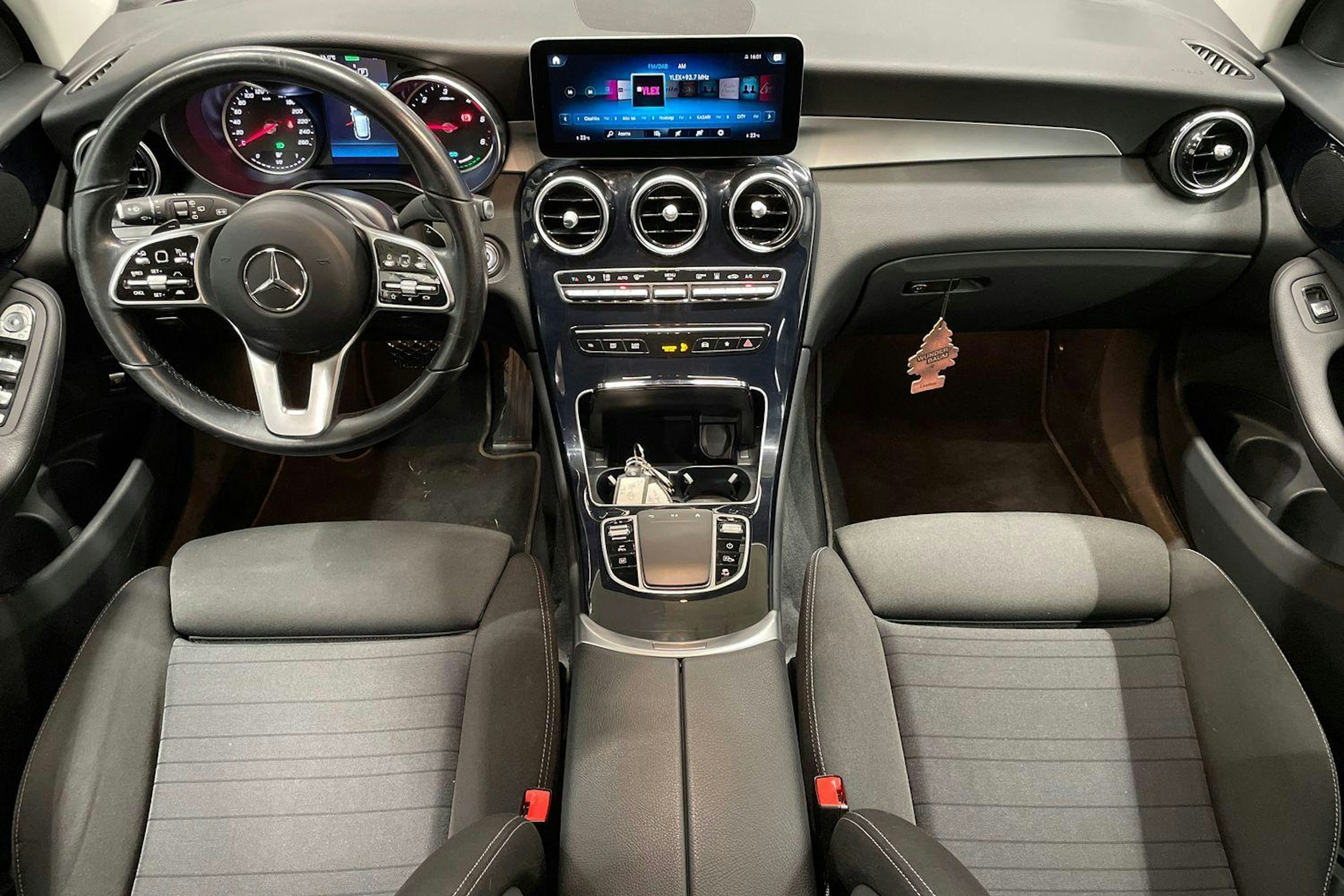 Musta Mercedes-Benz GLC 2021 kuva 9.