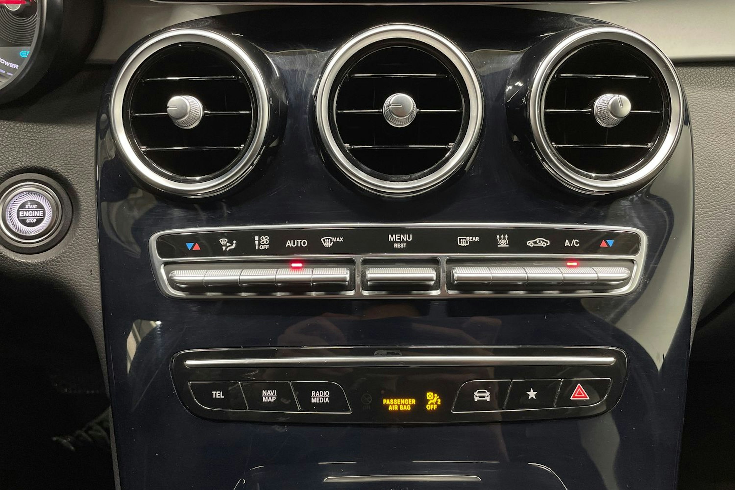 Musta Mercedes-Benz GLC 2021 kuva 17.