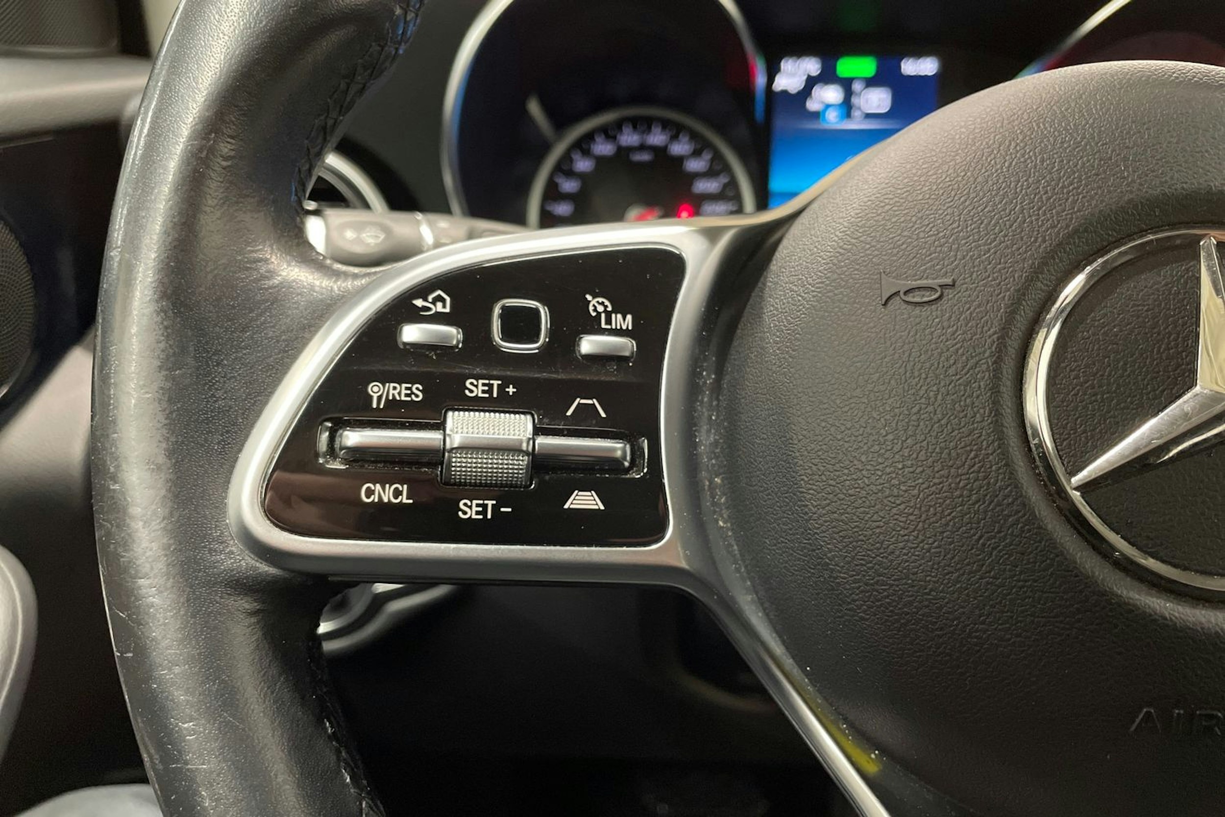 Musta Mercedes-Benz GLC 2021 kuva 20.