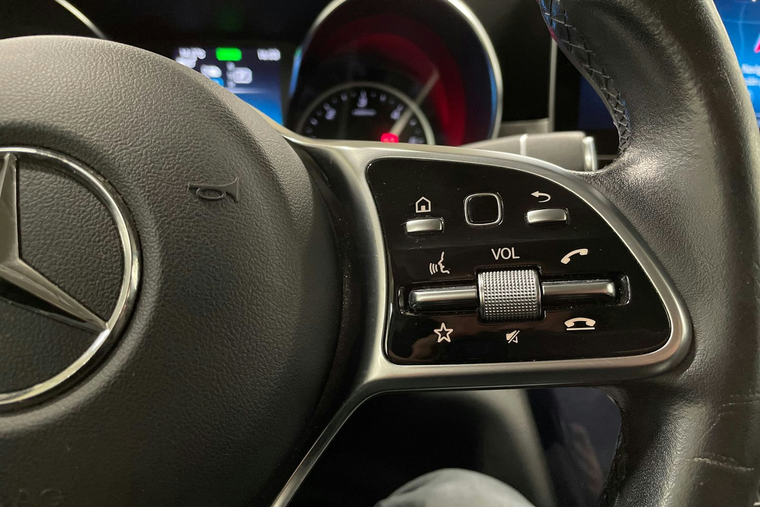 Musta Mercedes-Benz GLC 2021 kuva 21.