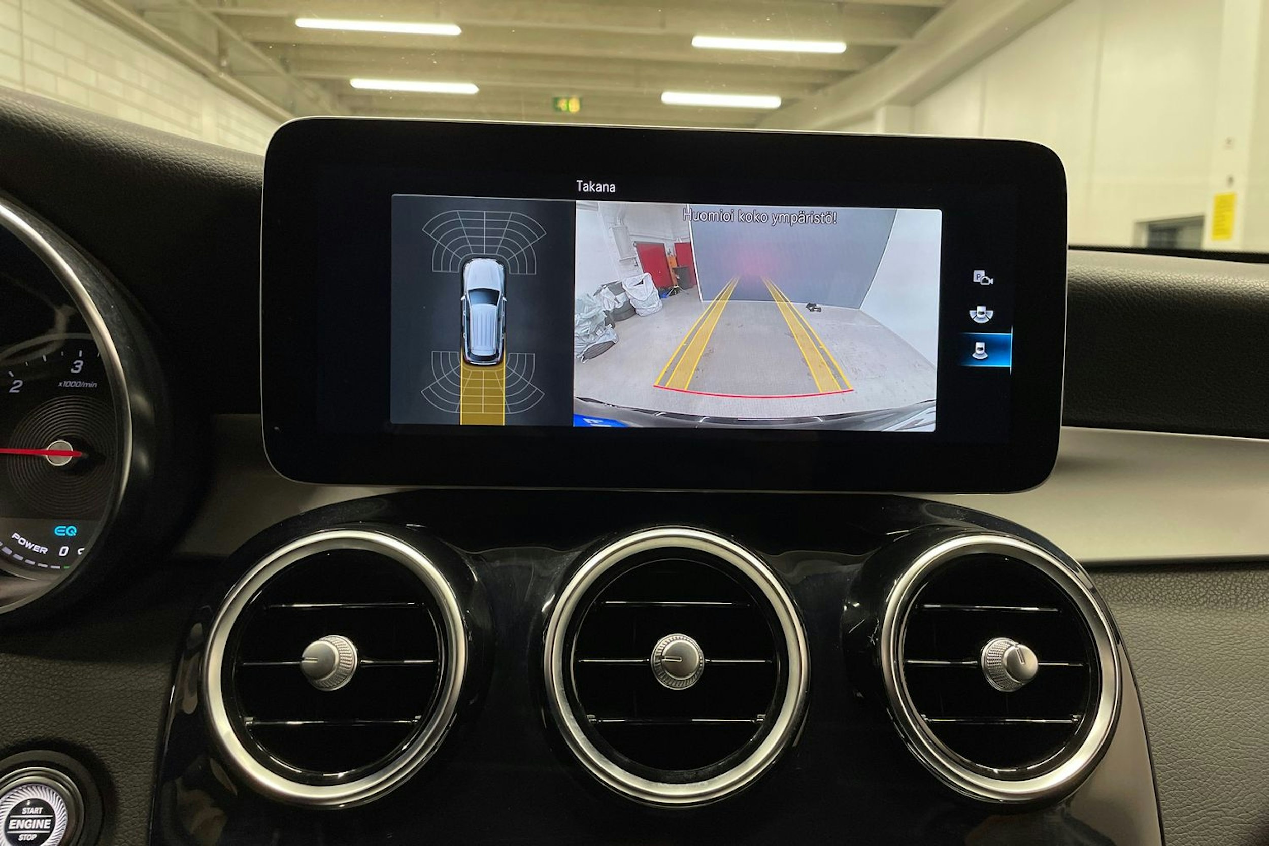 Musta Mercedes-Benz GLC 2021 kuva 27.