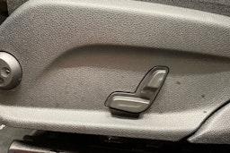 Musta Mercedes-Benz GLC 2021 kuva 30.