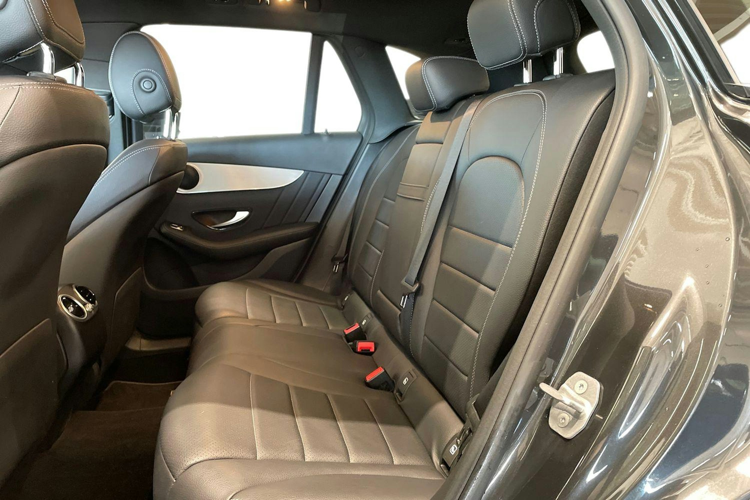 harmaa Mercedes-Benz GLC 2021 kuva 10.