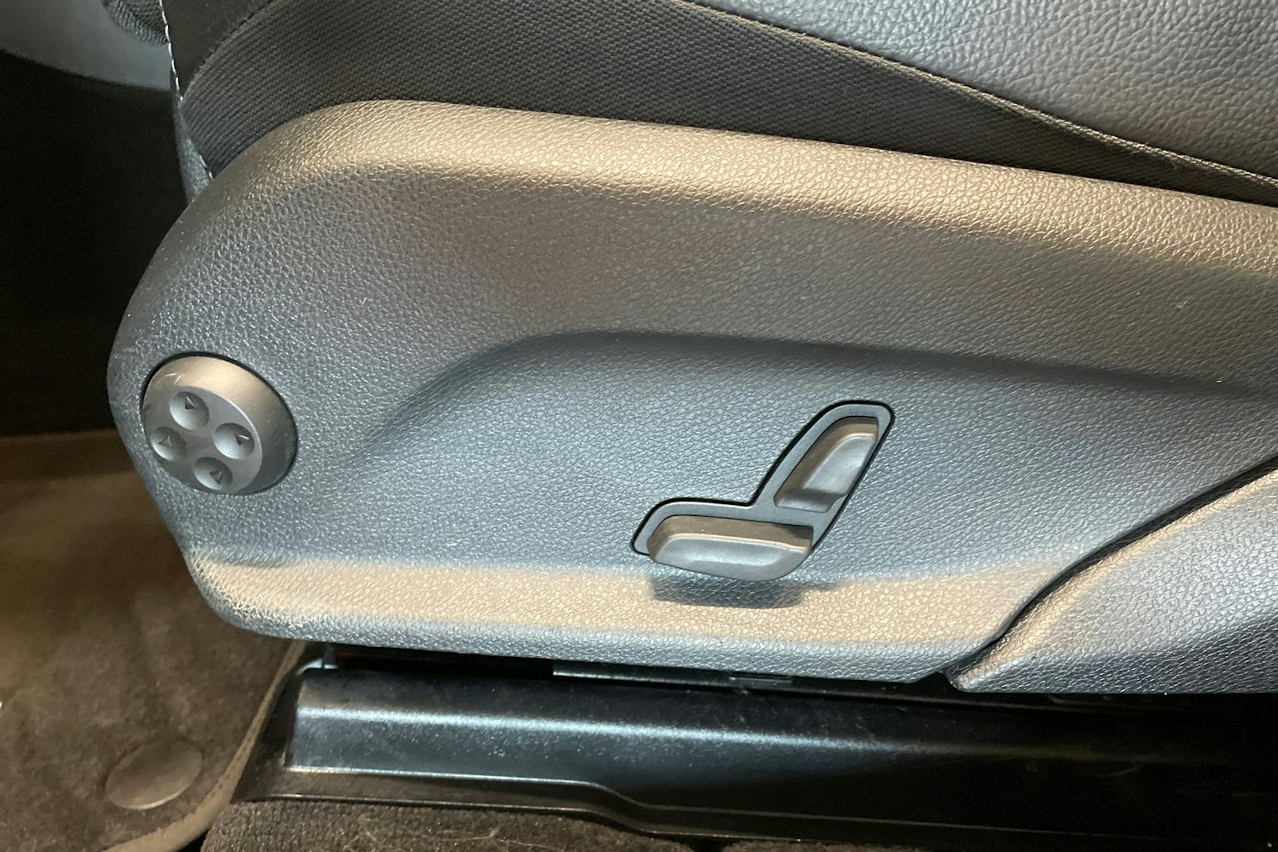 harmaa Mercedes-Benz GLC 2021 kuva 15.