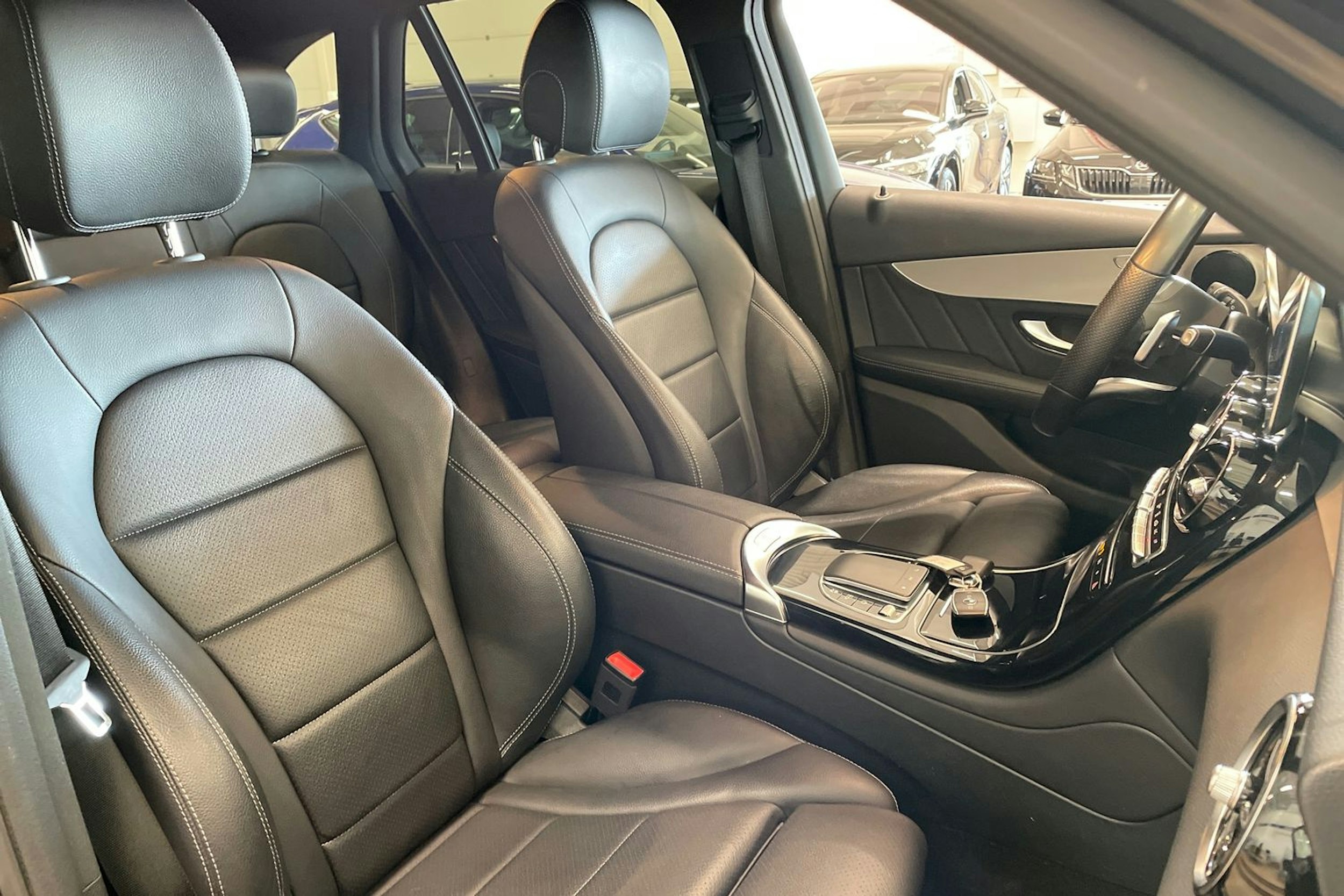 harmaa Mercedes-Benz GLC 2021 kuva 16.