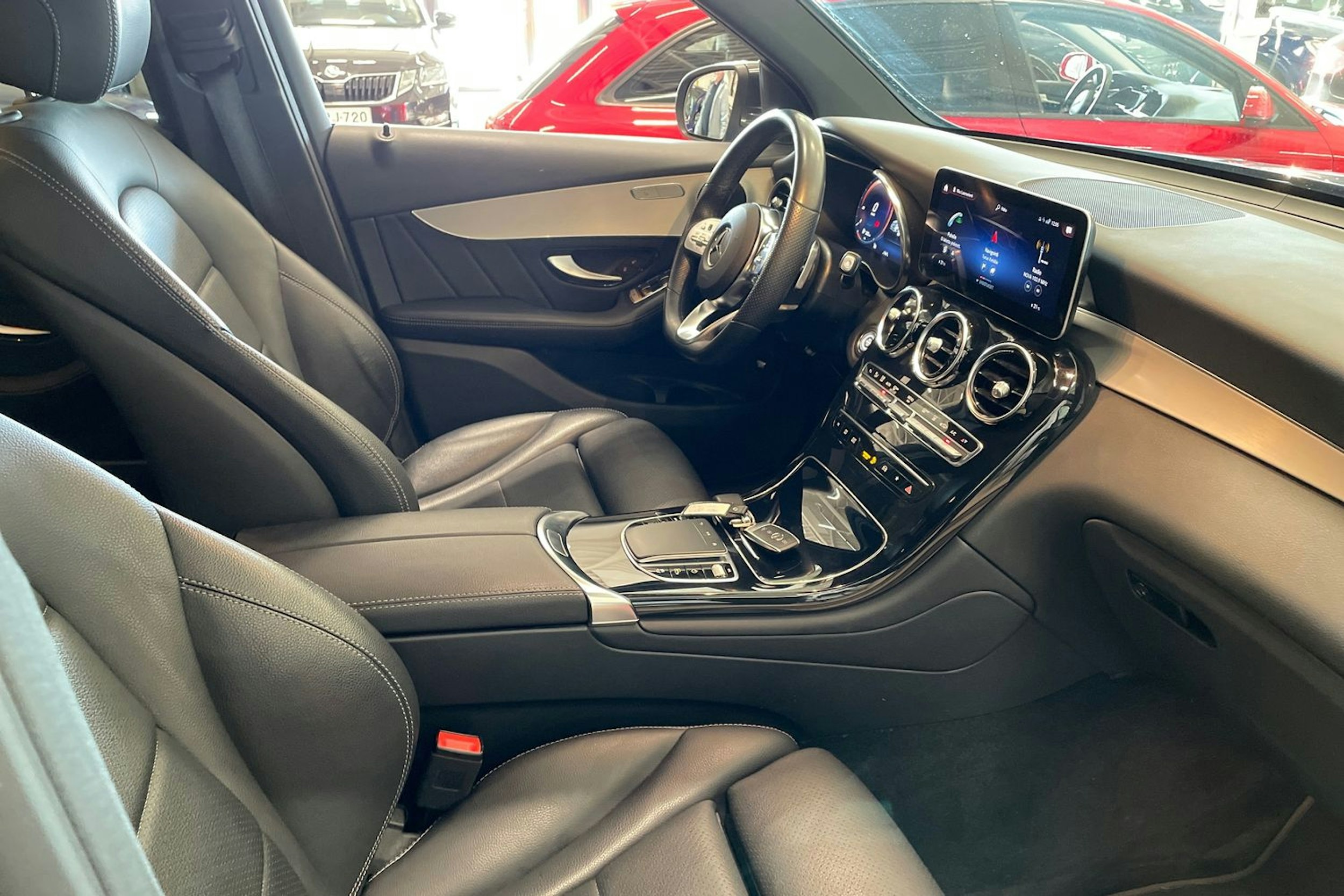 harmaa Mercedes-Benz GLC 2021 kuva 17.