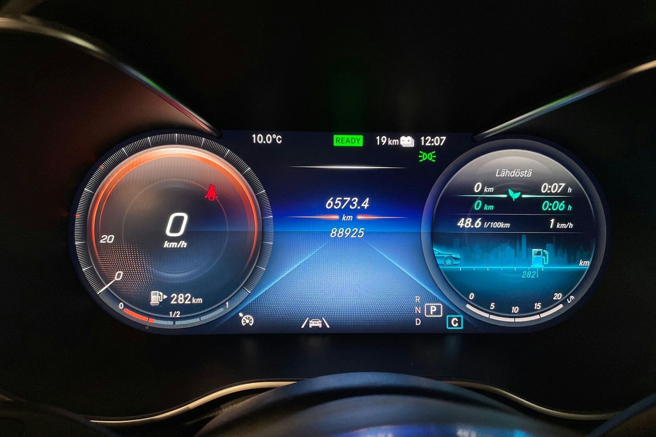 harmaa Mercedes-Benz GLC 2021 kuva 21.