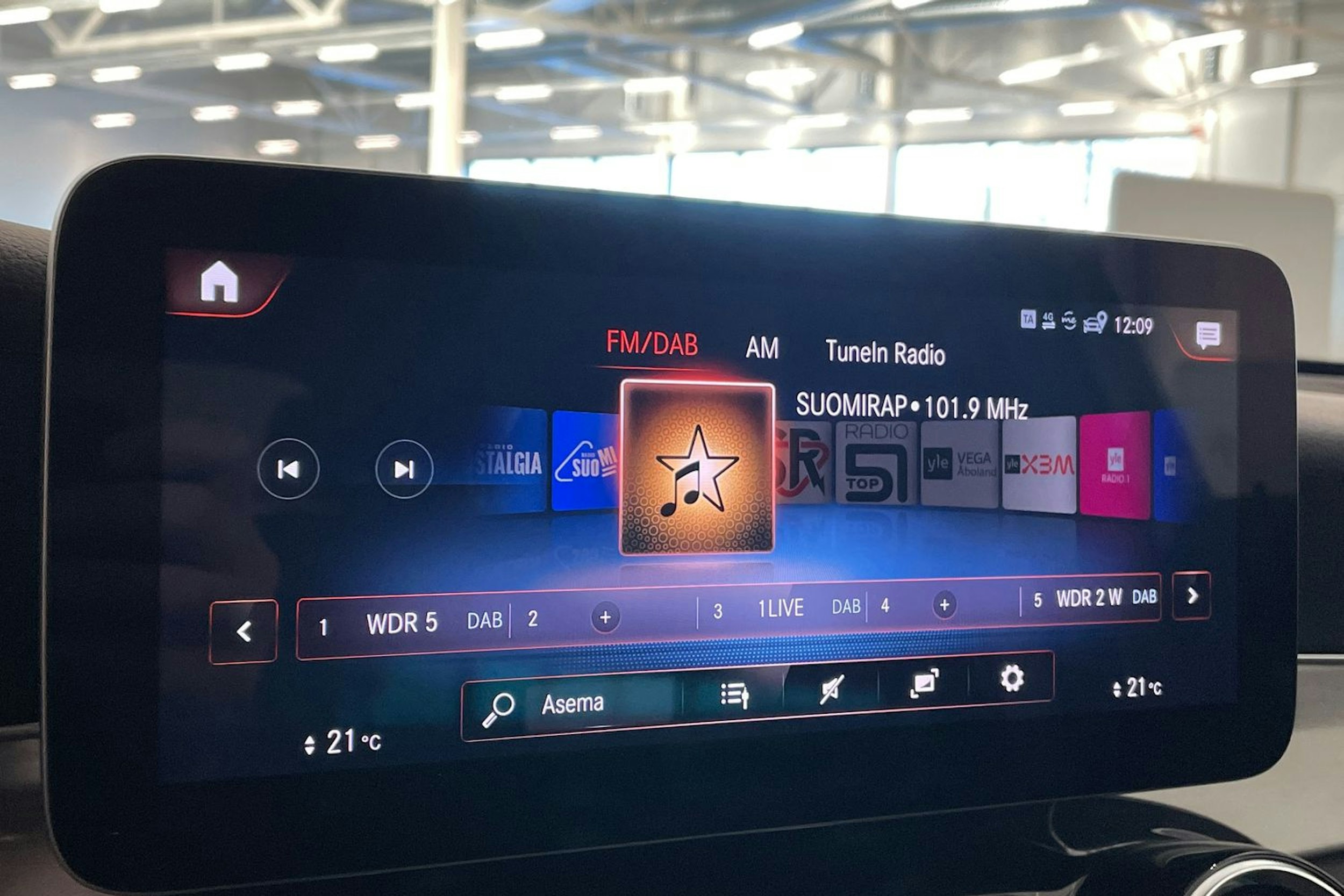 harmaa Mercedes-Benz GLC 2021 kuva 29.